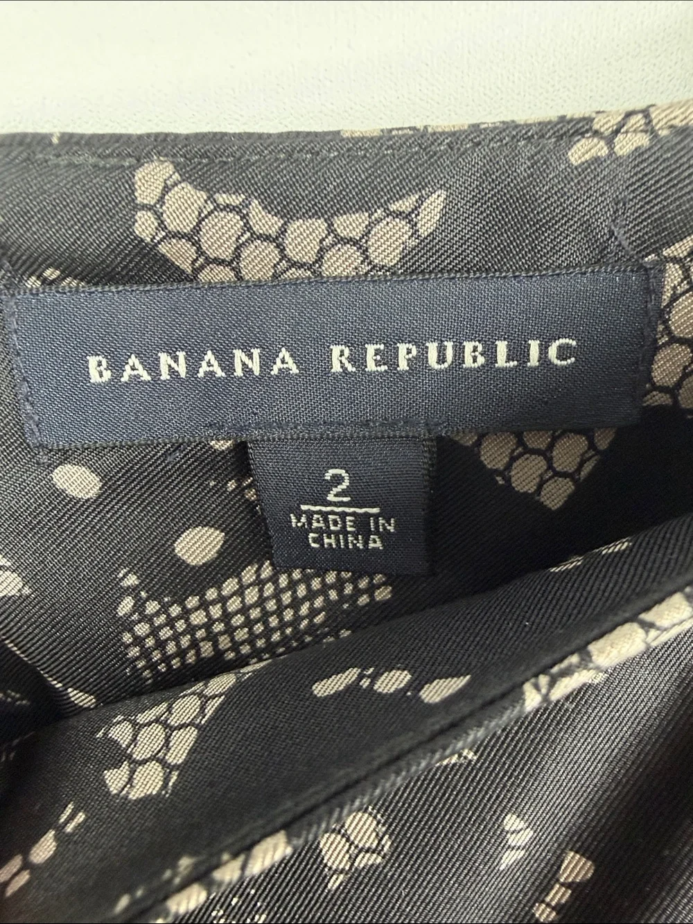 Banana Republic chic banana